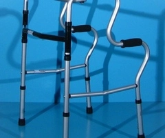 Cadru de mers batrani