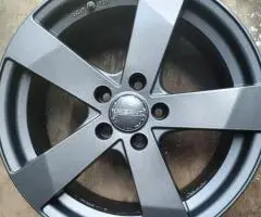 Jante aliaj 17 zoll marca Dezent, gama Volvo, cu senzori de presiune montati. - 2