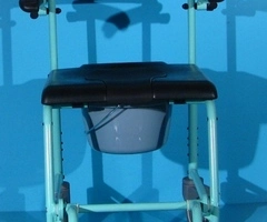 Scaun cu WC si rotile invalizi - Meyra - 2