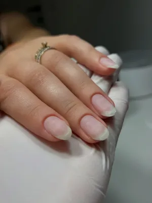 Întreținere unghii cu gel – de la 140 lei, Râmnicu Vâlcea