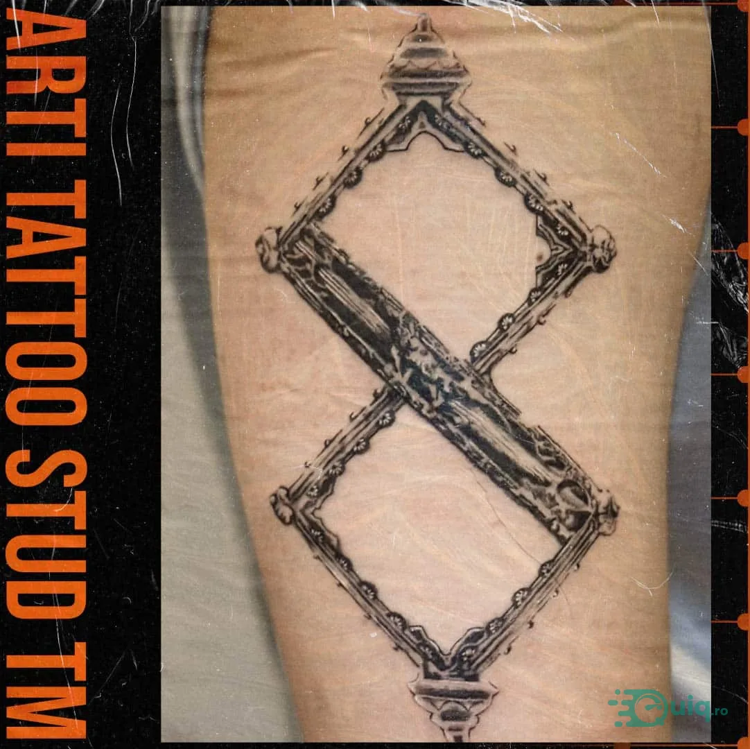 Tatuaj blackwork, Timișoara — negru plin, contrast puternic — fotografia 1