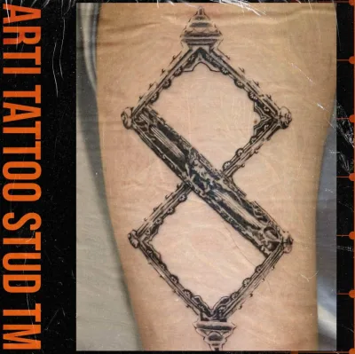 Tatuaj blackwork, Timișoara — negru plin, contrast puternic