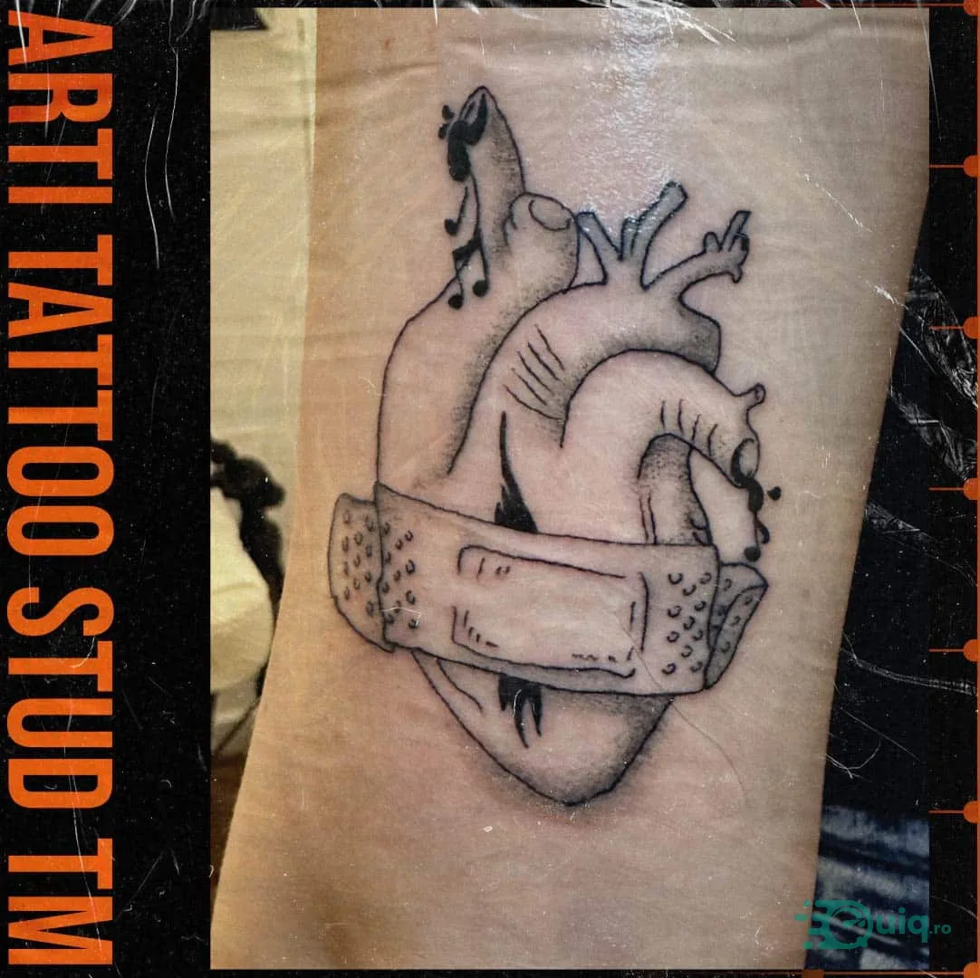 Tatuaj blackwork, Timișoara — negru plin, contrast puternic — fotografia 5
