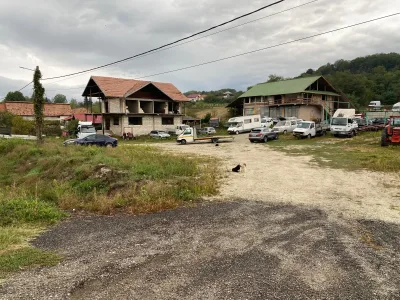 DOUĂ CASE/VILE + SPĂLĂTORIE AUTO LA CHEIE | 4.155 MP | DESCHIDERE 60…