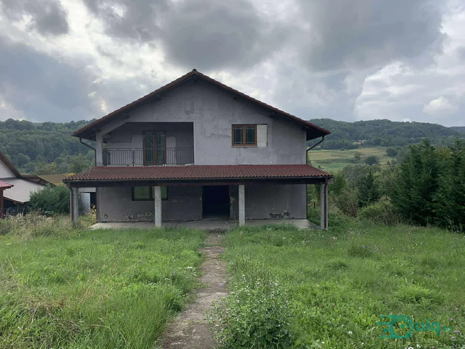CASĂ + CONAC VÂNĂTORESC | 2.000 MP | ALUNU — fotografia 2
