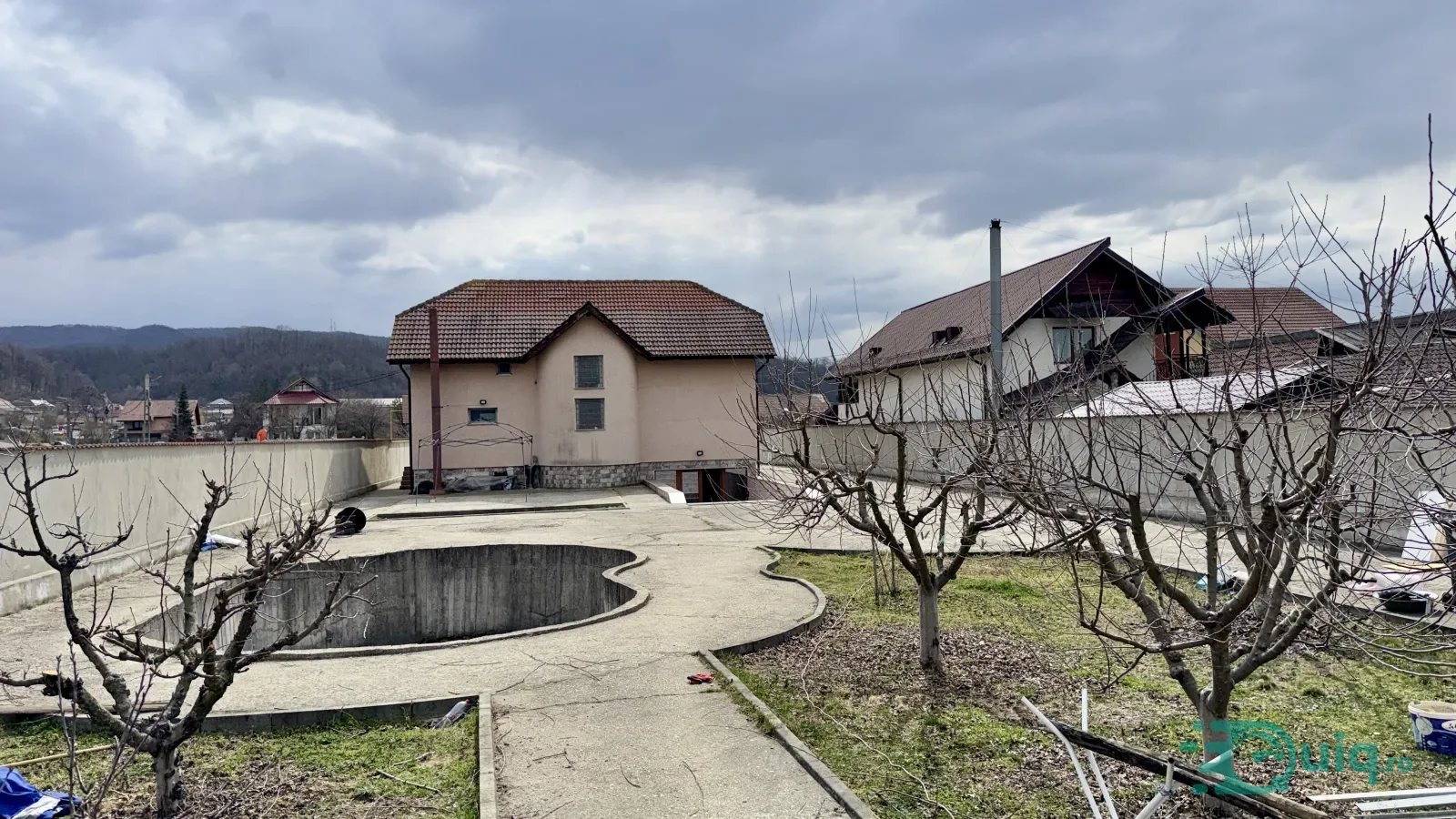 Vilă cu piscină | Livadă | Curte 3.000 mp | Budești-Vâlcea — fotografia 1