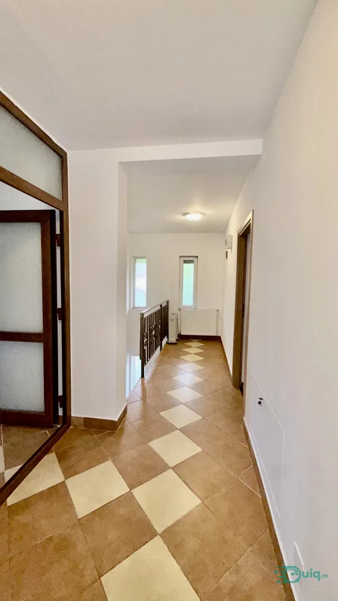 Vilă in Vladesti S+P+1E+M cu 5 dormitoare și 5 băi — fotografia 13