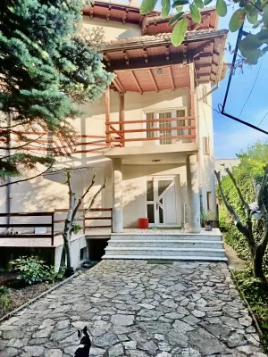 VILA CU 480 MP | SAUNǍ | GARAJ | 750 MP TEREN | ZONA NORD