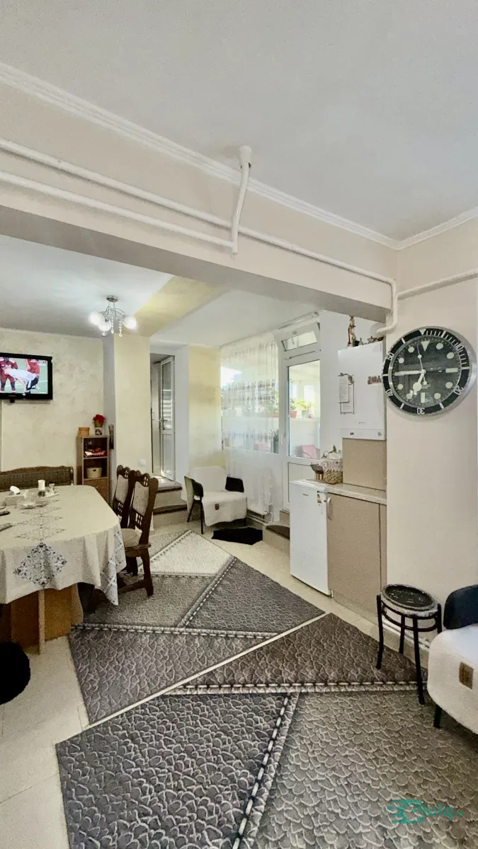 Apartament cu 4 camere ultracentral cu terasă și grădină proprie — fotografia 1