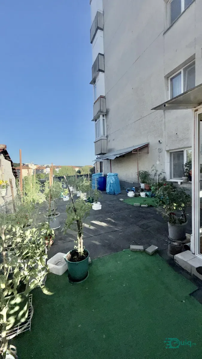 Apartament cu 4 camere ultracentral cu terasă și grădină proprie — fotografia 12